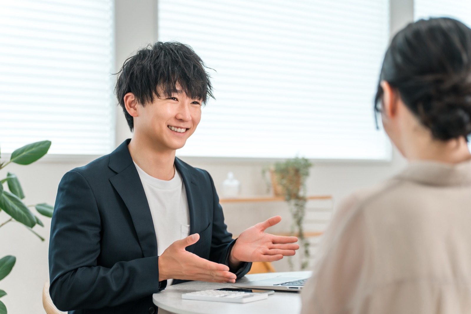 キャリアについて相談する様子